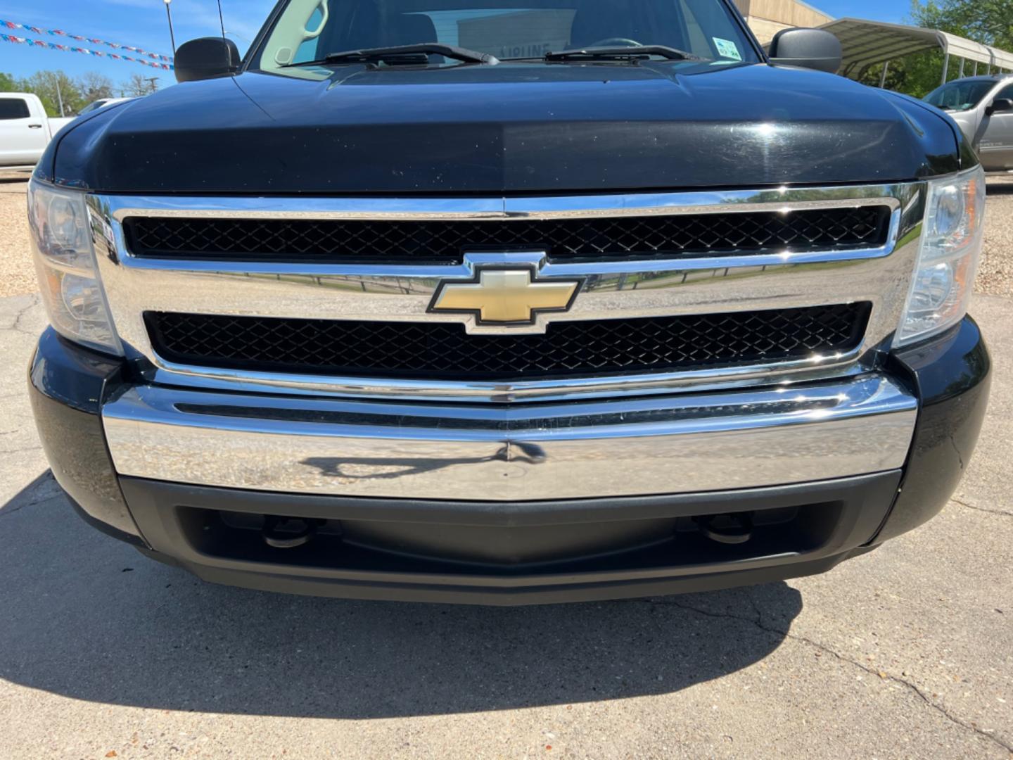 2008 Black /Gray Chevrolet Silverado 1500 LT (2GCEC19J581) with an 5.3L V8 engine, Automatic transmission, located at 4520 Airline Hwy, Baton Rouge, LA, 70805, (225) 357-1497, 30.509325, -91.145432 - 2008 Chevrolet Silverado 1500 Ext Cab LT ***One Owner*** 5.3 V8 Gas, 103K Miles, Power Windows & Locks, New Tires, Tow Pkg. NO IN HOUSE FINANCING. FOR INFO PLEASE CONTACT JEFF AT 225 357-1497 CHECK OUT OUR A+ RATING WITH THE BETTER BUSINESS BUREAU WE HAVE BEEN A FAMILY OWNED AND OPERATED BUSINESS A - Photo#2